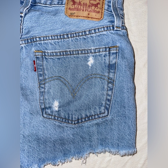 Levi's 501 Light Blue Distressed Denim Jean Cut-off Shorts Jorts - 26 Women’s - Picture 5 of 10